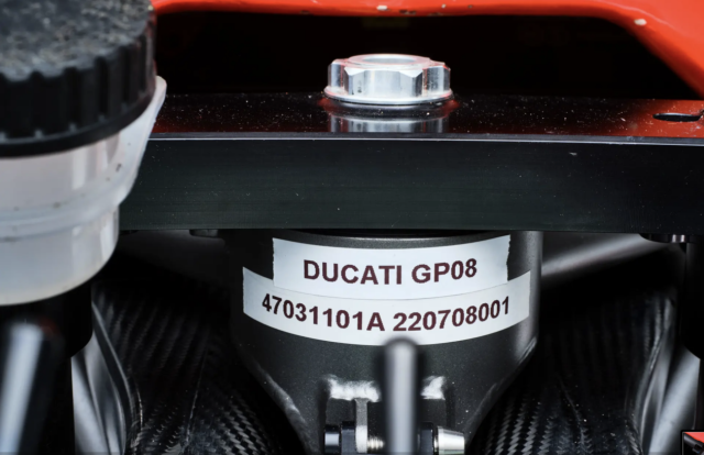 Ducati Desmosedici GP08 Bau vat gan lien voi huyen thoai Nicky Hayden sap len san dau gia - 12