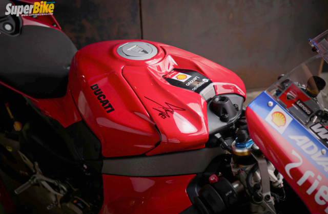 Ducati Panigale V4S phien ban Marc Marquez Pecco Bagnaia Giac mo trong tam tay anh em me MotoGP - 8