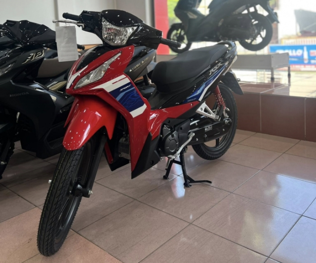 Hinh anh thuc te cua Honda Wave RSX FI 2026 vua ra mat o nuoc ta da co mat tai cac dai ly - 4