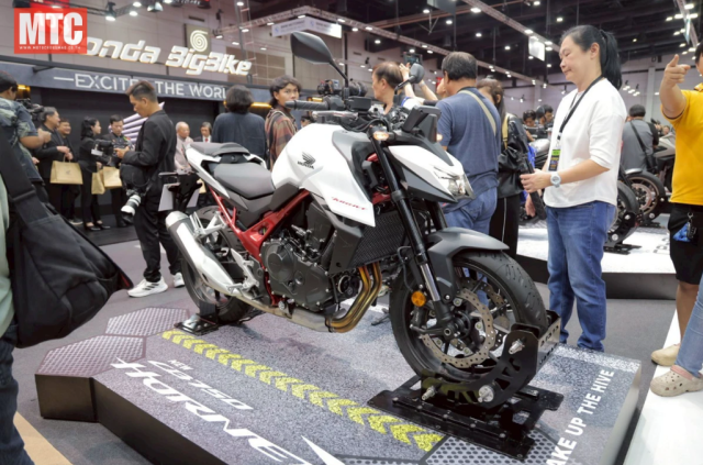 Honda CB750 Hornet 2026 ra mat chiec naked bike co trung dang tien nhat hien tai