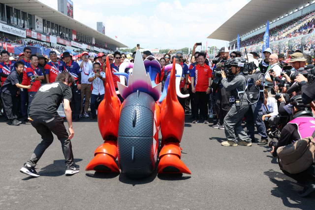 Honda Corridon Xe dien Pokemon tu dong lan banh tren duong dua Suzuka 8 Hours