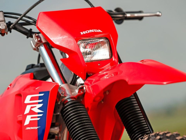 Honda CRF300F 2026 vua ra mat voi gia ban ngang ngua SH160i o nuoc ta
