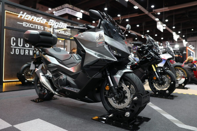 Honda Forza750 Custom Special Edition sang tien va dung chat Beyond the Sport Tourer - 3