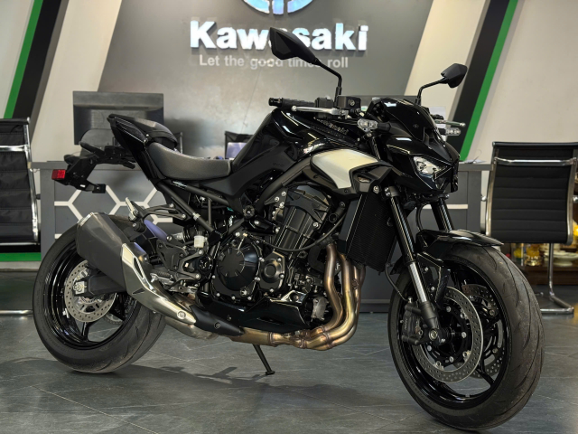 Kawasak Z900 ABS hoan toan moi trinh lang thi truong Viet voi gia ban 299 trieu Dong