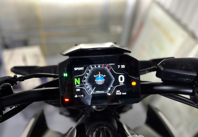 Kawasak Z900 ABS hoan toan moi trinh lang thi truong Viet voi gia ban 299 trieu Dong - 8