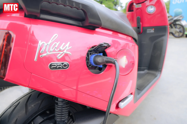 Kham pha xe dien Sleek EV Play 10 Pro Toc do 90 kmh quang duong 150 km va sac nhanh trong 1 gio - 9
