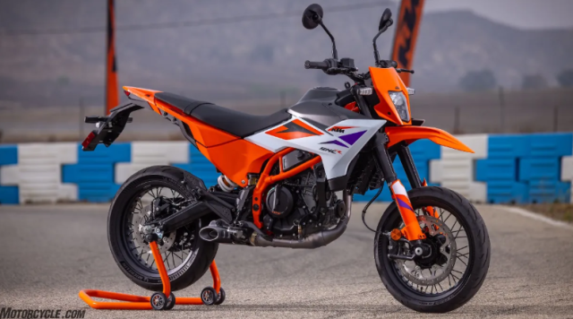 KTM 390 SMC R 2025 Khi niem vui lai xe khong can den tui tien day
