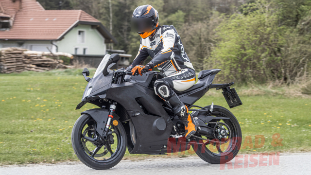 KTM 490 RC lo dien khi chat Ao gap ky nghe Trung Quoc