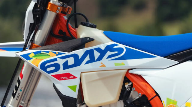 KTM ra mat 5 mau xe EXC 6DAYS 2026 cuc cuon
