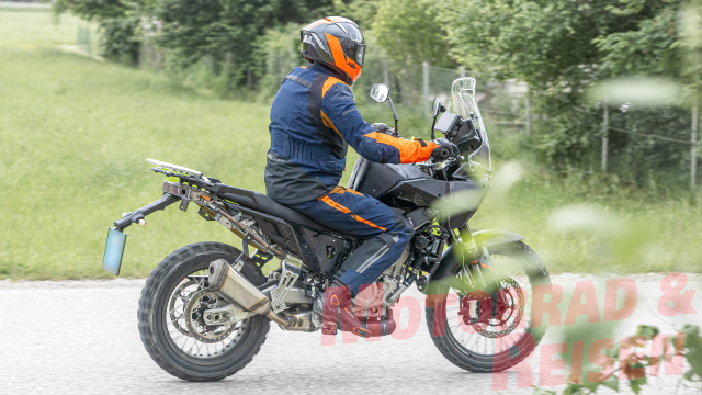 Lo dien KTM 790 Adventure 790 Duke moi danh dau su tro lai day hua hen cua dong xe tam trung - 4