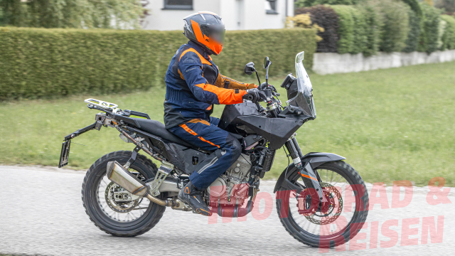 Lo dien KTM 790 Adventure 790 Duke moi danh dau su tro lai day hua hen cua dong xe tam trung - 5