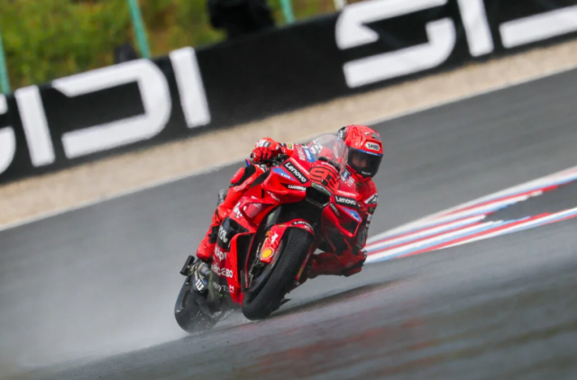 Marc Marquez hot tien thuong tu Ducati trong mua giai MotoGP 2025 con so khien ai cung tram tro - 4