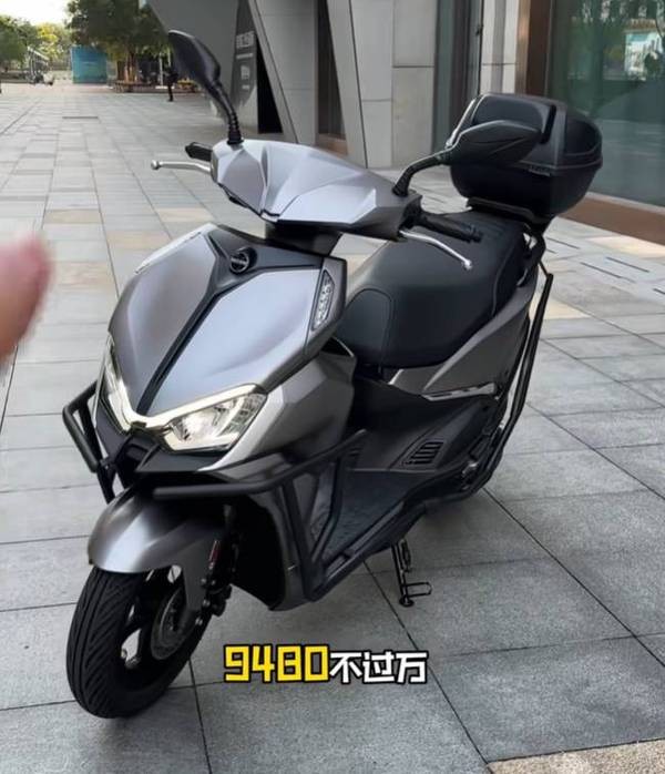QJMotor ACE 150 co gia ngang ngua Honda Vision Trang bi phanh ABS 2 kenh va TCS cua Bosch - 9