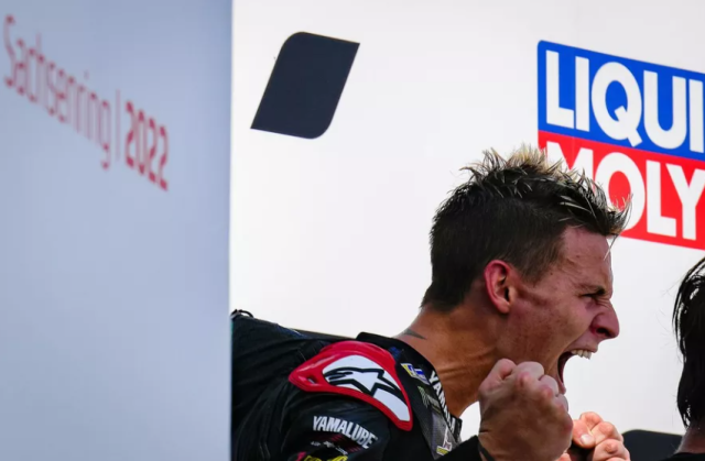 Quartararo va Yamaha Khi tai nang bi dong co kim ham - 4