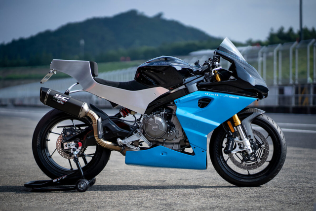 Shiro Nakajima va ban do Aprilia RS 660 khi sportbike cung co the uong ca phe