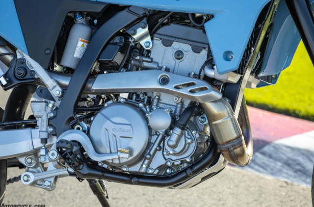 Suzuki DRZ4SM 2025 Chien binh Supermoto tro lai vui het ga nhung van con vai tat xau - 7