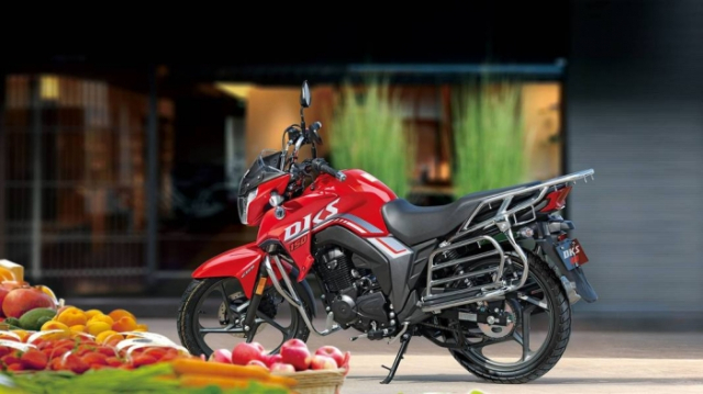 Tim hieu mau xe con tay 150cc chay duoc quang duong gan 800 km chi voi mot binh xang