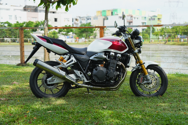 Toan bo Honda CB1300SF SP Final Edition vua ve Viet Nam da nhanh chong co chu so huu - 4