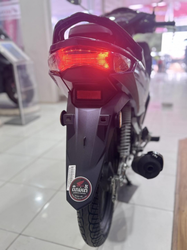 Wave 125 2026 the he moi vua ra mat o Lao co gia ban ngang ngua SH125i o nuoc ta - 4