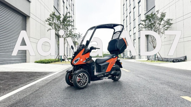 ADIVA AD7 Smart Edition Mau xe ga co he thong ABS TCS 3 kenh va mai che mua vo cung thu vi