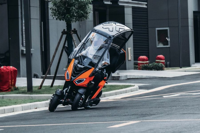 ADIVA AD7 Smart Edition Mau xe ga co he thong ABS TCS 3 kenh va mai che mua vo cung thu vi - 4