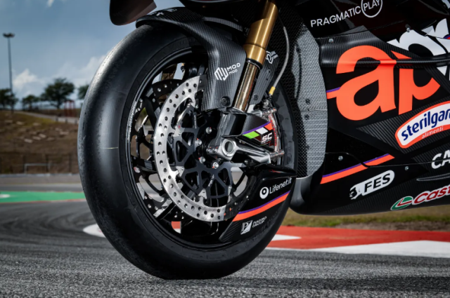 Aprilia RSV4 XGP ra mat Khi giac mo MotoGP buoc ra doi thuc - 6