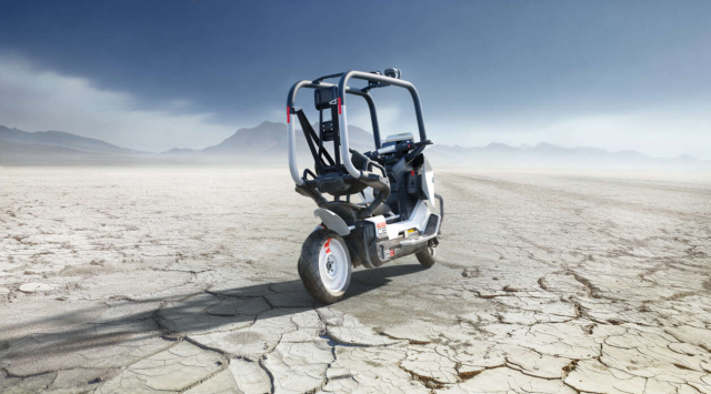 BMW Motorrad Vision CE trinh lang tuong lai xe tay ga dien hay chiec ken an toan giua pho thi - 17