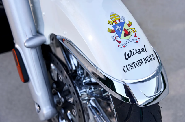BMW R18 Pope Leo ra mat Khi xang nhot hoa quyen cung duc tin - 4