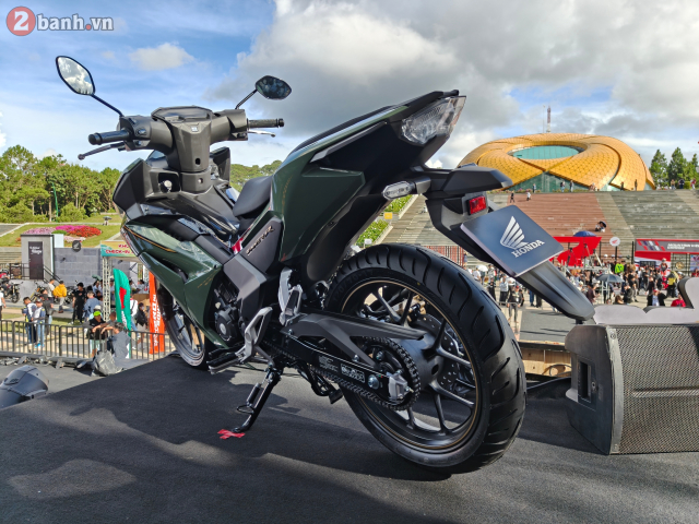 Can canh Honda Winner R vua ra mat thi truong Viet Nam voi kieu dang hoan toan moi - 4