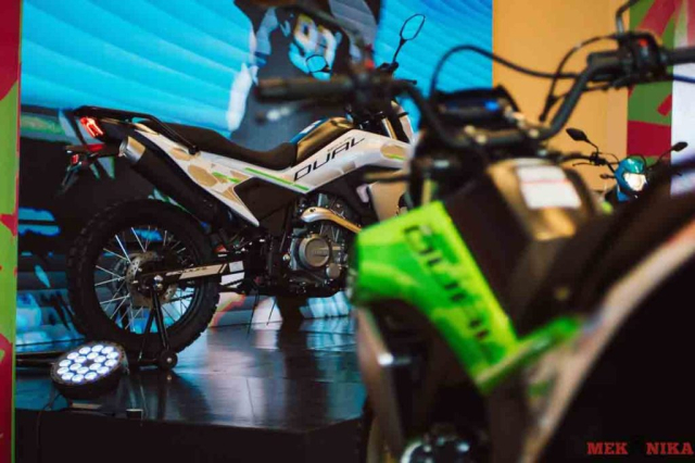 CFMOTO CFLite 250Dual Chiec xe da dung co gia chua bang SH Mode dang de cho doi - 4