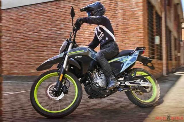 CFMOTO CFLite 250Dual Chiec xe da dung co gia chua bang SH Mode dang de cho doi - 10