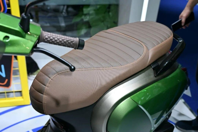 Chi tiet mau xe ga Loncin Youth co thiet ke va he thong phuoc tuong tu dong xe Vespa - 10