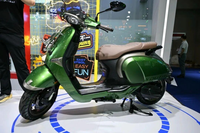 Chi tiet mau xe ga Loncin Youth co thiet ke va he thong phuoc tuong tu dong xe Vespa - 17
