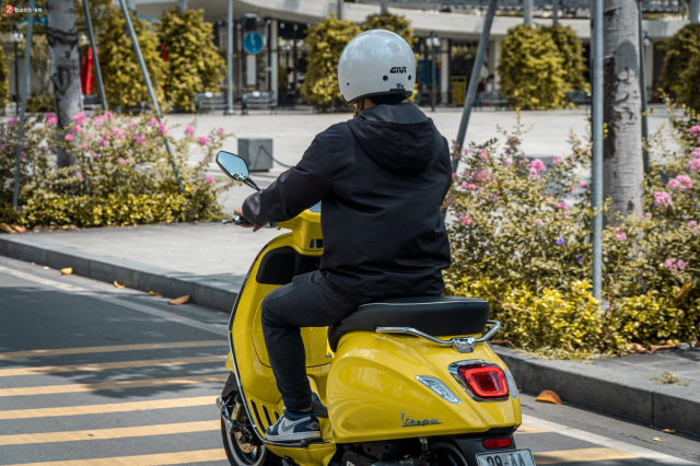 Danh gia Vespa Sprint 2025 Su lot xac toan dien tu hieu suat den trai nghiem lai - 13