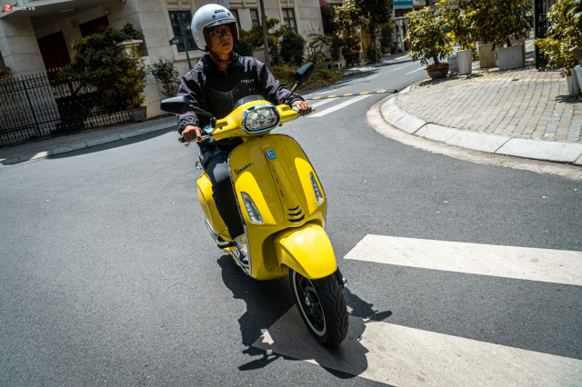 Danh gia Vespa Sprint 2025 Su lot xac toan dien tu hieu suat den trai nghiem lai - 27