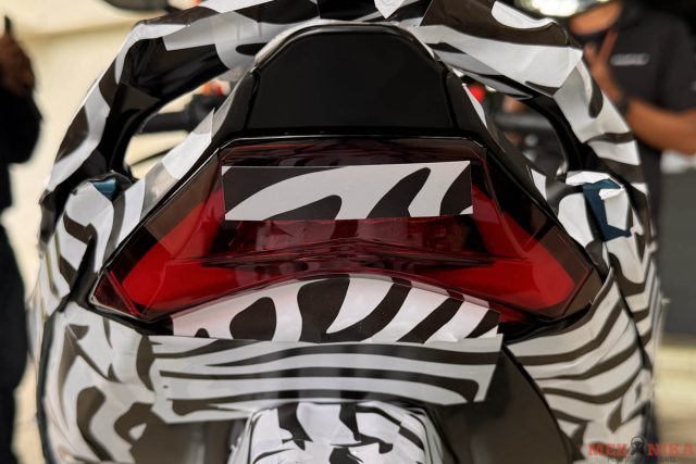 DNA Sugomi cua Kawasaki lo dien tren Super moped MODENAS moi - 4