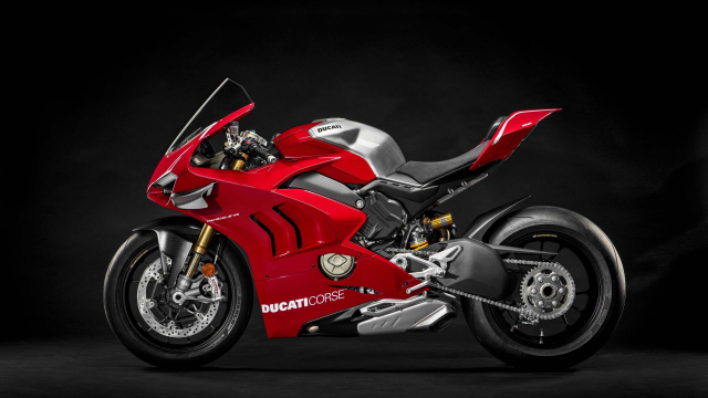 Ducati Panigale V4 Streetfighter V4 bi trieu hoi vi loi truc banh sau anh em chu y
