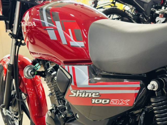 Hinh anh thuc te xe con tay Honda Shine 100 DX 2026 vua ve dai ly voi gia ban chi 19 trieu dong