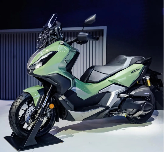 Honda ADV350 trinh lang phien ban mau Xanh bo moi giong Winner R vua ra mat o nuoc ta