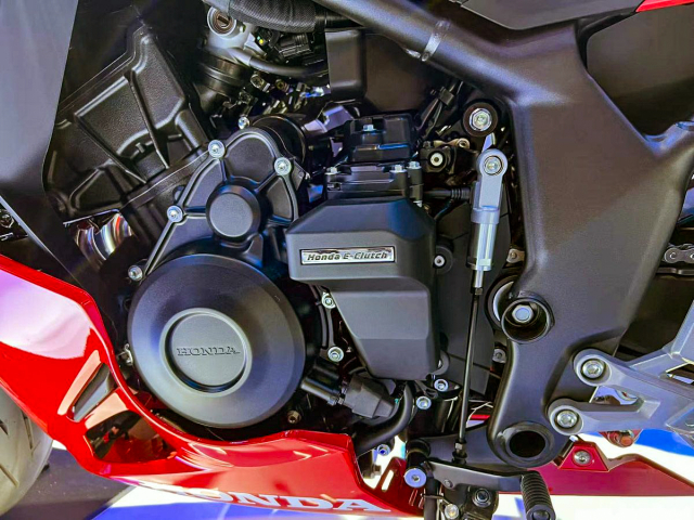 Honda CBR500R Four 2026 Giac mo 4 xylanh o phan khuc tam trung da thanh su that - 12