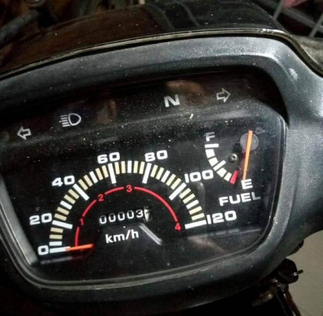 Honda Dream lun doi 1997 chua su dung duoc rao ban voi gia hon 160 trieu Dong o Indo