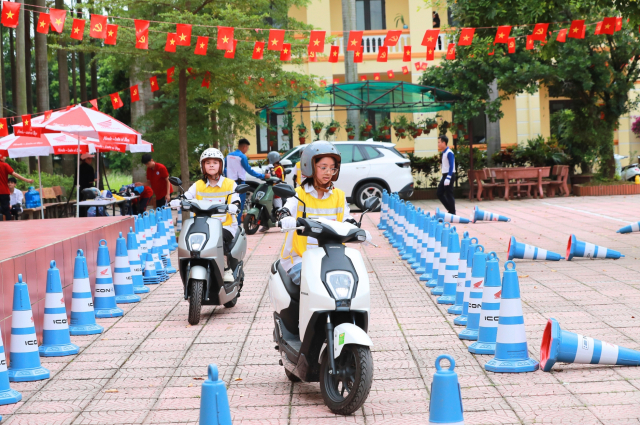 Honda khoi dong khoa boi duong kien thuc phap luat va ky nang lai xe gan may an toan cho hoc sinh