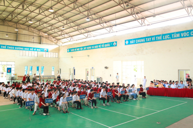 Honda khoi dong khoa boi duong kien thuc phap luat va ky nang lai xe gan may an toan cho hoc sinh - 4