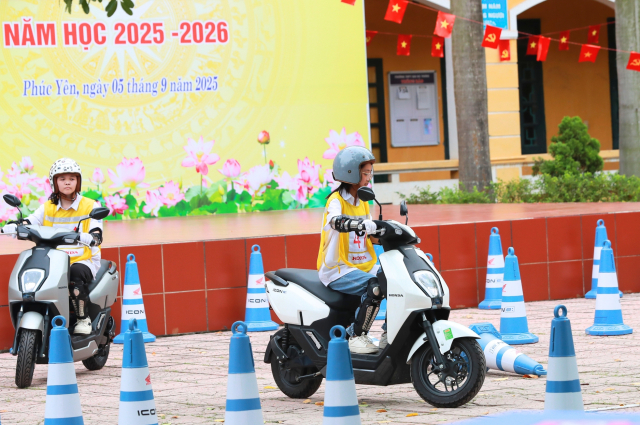 Honda khoi dong khoa boi duong kien thuc phap luat va ky nang lai xe gan may an toan cho hoc sinh - 12