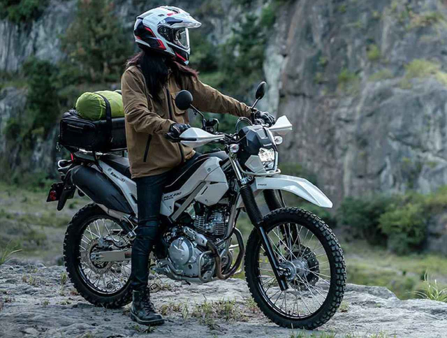 Kawasaki KLX230 Sherpa S 2026 ra mat Phien ban ha thap cho anh em nay de tiep can hon