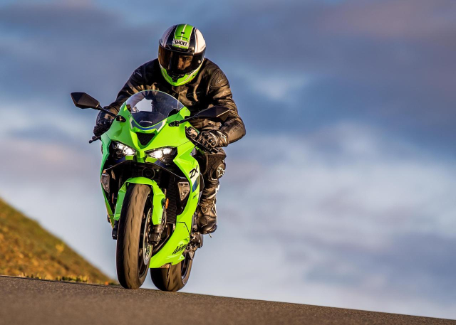 Kawasaki Ninja ZX6R 2026 Khi duong pho va duong dua hoa lam mot - 4