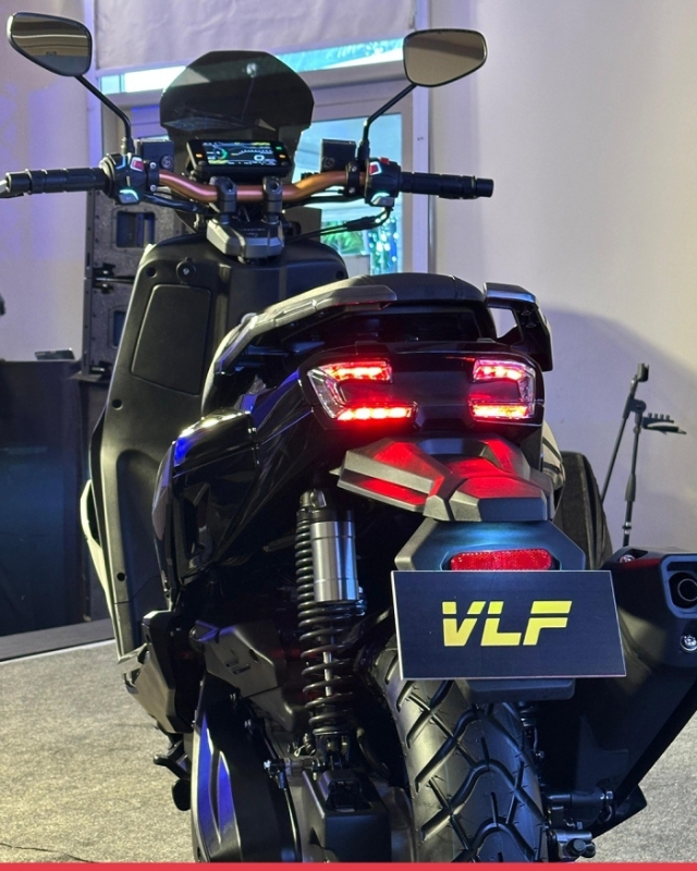 Kham pha VLF Mobster 135 vua ra mat voi gia chi 33 trieu Dong Ngoai hinh ap dao Vario 125 - 11