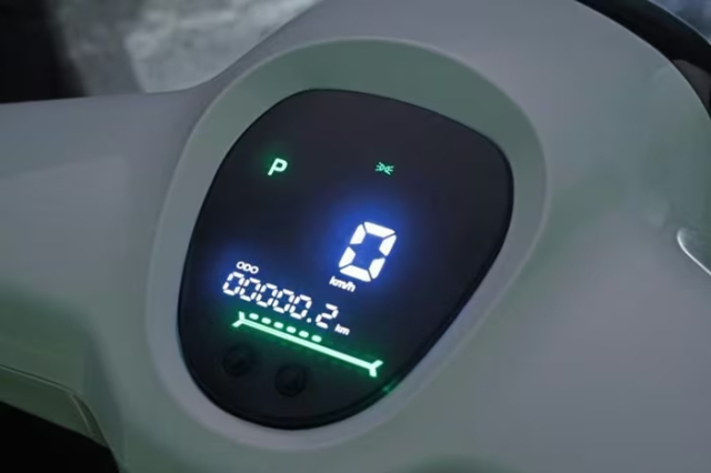 Kham pha xe may dien QJMotor ELTR vua ra mat Toc do 70 kmh chay duoc 105 kmsac - 10