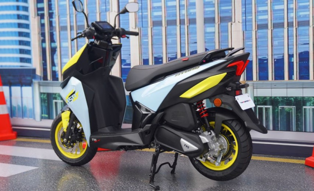Khien cac doi thu phan khuc 150cc tram tro TVS Ntorq 150 trinh lang voi gia chi tu 30 trieu dong - 11