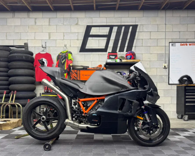 KTM 1390 Super Duke hoa RC16 MotoGP nho cong nghe in 3D Giac mo khong con xa voi